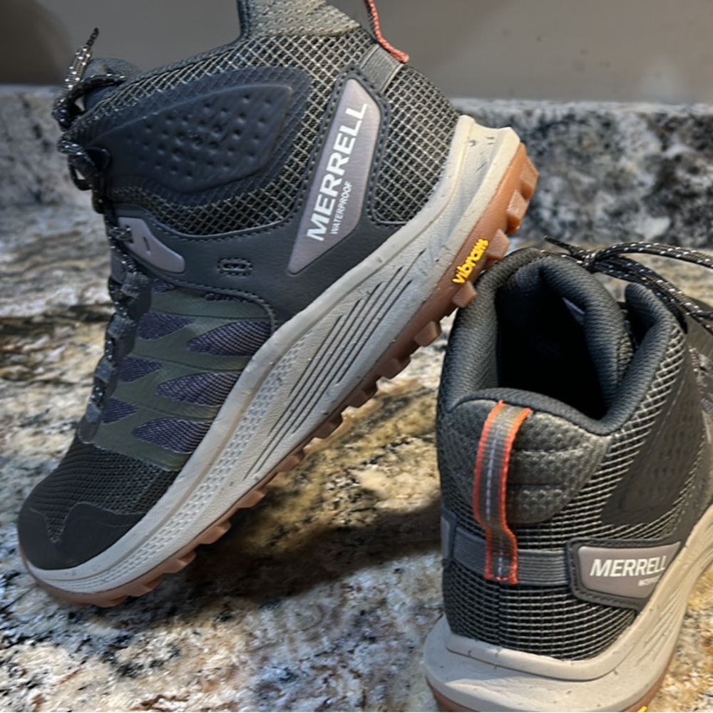 Merrell Nova 3 mid gore Tex size 9.5